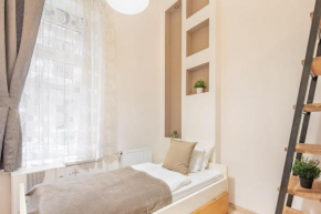 Central and Cute with 3 rooms and AC